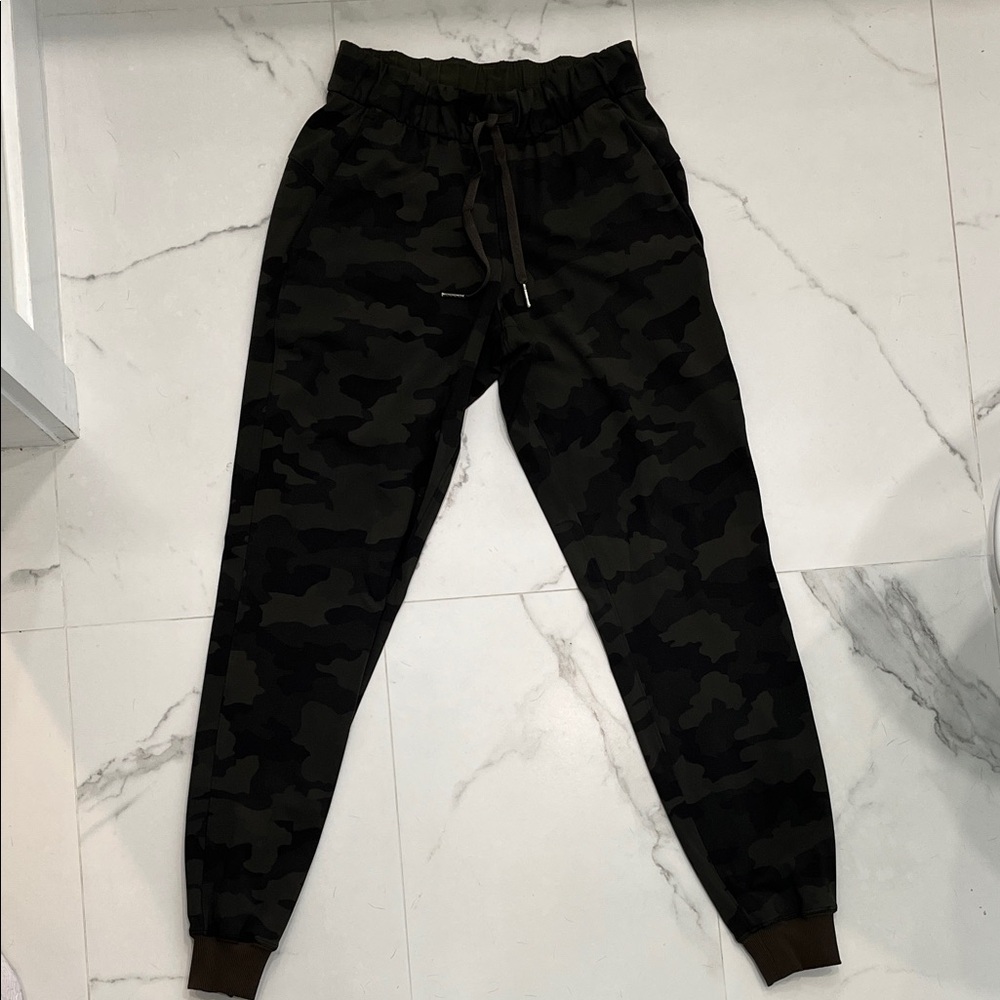 Lululemon On the Fly Women’s  Joggers Camo